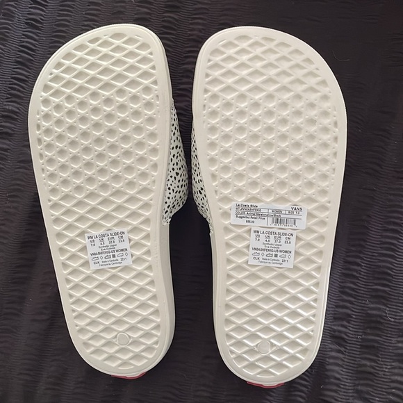NWT Vans La Costa slides. Size 7 - Picture 2 of 3